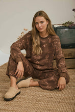 Load image into Gallery viewer, WESTERN PRINT CREW NECK LONG SLEEVE KNIT TOP0: BROWN MULTI