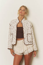 Load image into Gallery viewer, Cream Floral Print Snap Quilted Jacket