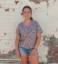 Load image into Gallery viewer, Brown V Neck Front Pocket Leopard Tee