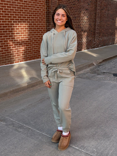 Malibu Essential Joggers in Shadow