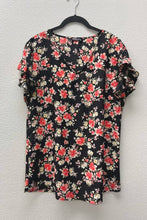 Load image into Gallery viewer, Ruffled Floral V-Neck Top