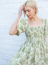 Load image into Gallery viewer, Green Bubble Sleeve Floral Dress
