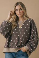 Load image into Gallery viewer, Brown Crew Neck Polka Dot Reverse Stitch Pullover