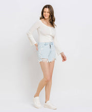 Load image into Gallery viewer, SUPER HIGH RISE DISTRESSED MOM SHORTS V2880: PERSPECTIVE FLOW / M