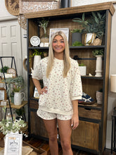 Load image into Gallery viewer, Ivory Floral Crew Neck Top