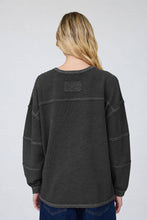 Load image into Gallery viewer, EXPOSED SEAM DETAIL LONG SLEEVE KNIT TOP: MAROON