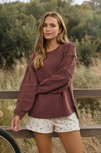 Load image into Gallery viewer, EXPOSED SEAM DETAIL LONG SLEEVE KNIT TOP: MAROON