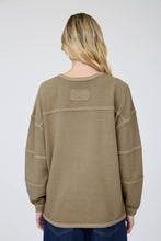 Load image into Gallery viewer, EXPOSED SEAM DETAIL LONG SLEEVE KNIT TOP: MAROON