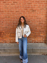 Load image into Gallery viewer, Cream Floral Print Snap Quilted Jacket