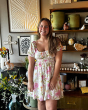 Load image into Gallery viewer, Pink Floral Puff Sleeve Dress