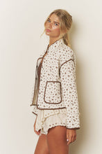 Load image into Gallery viewer, Cream Floral Print Snap Quilted Jacket