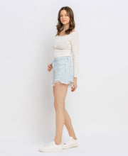 Load image into Gallery viewer, SUPER HIGH RISE DISTRESSED MOM SHORTS V2880: PERSPECTIVE FLOW / M