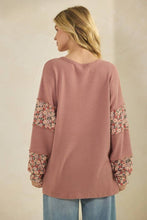 Load image into Gallery viewer, Mauve Floral Floral Contrast Top