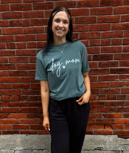 Dog Mom Graphic Tee