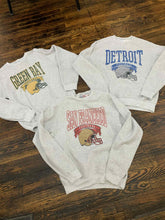 Load image into Gallery viewer, San Fransisco Vintage Hometown Football Graphic Sweatshirts: San Fransisco / Medium