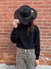 Load image into Gallery viewer, Fleece Basic Sweatshirt